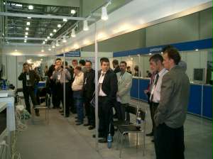 ����-����